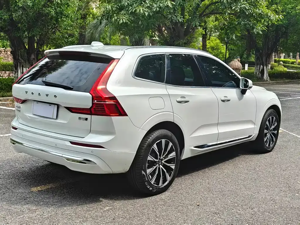Volvo XC60 — фото 10