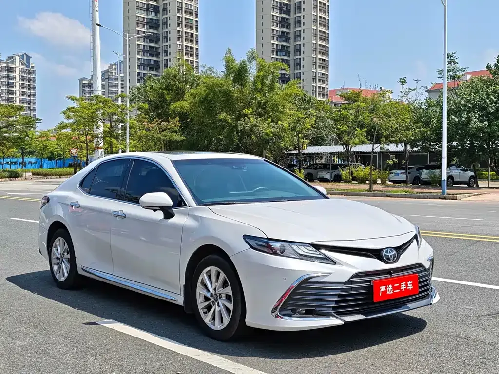 Toyota Camry — фото 7