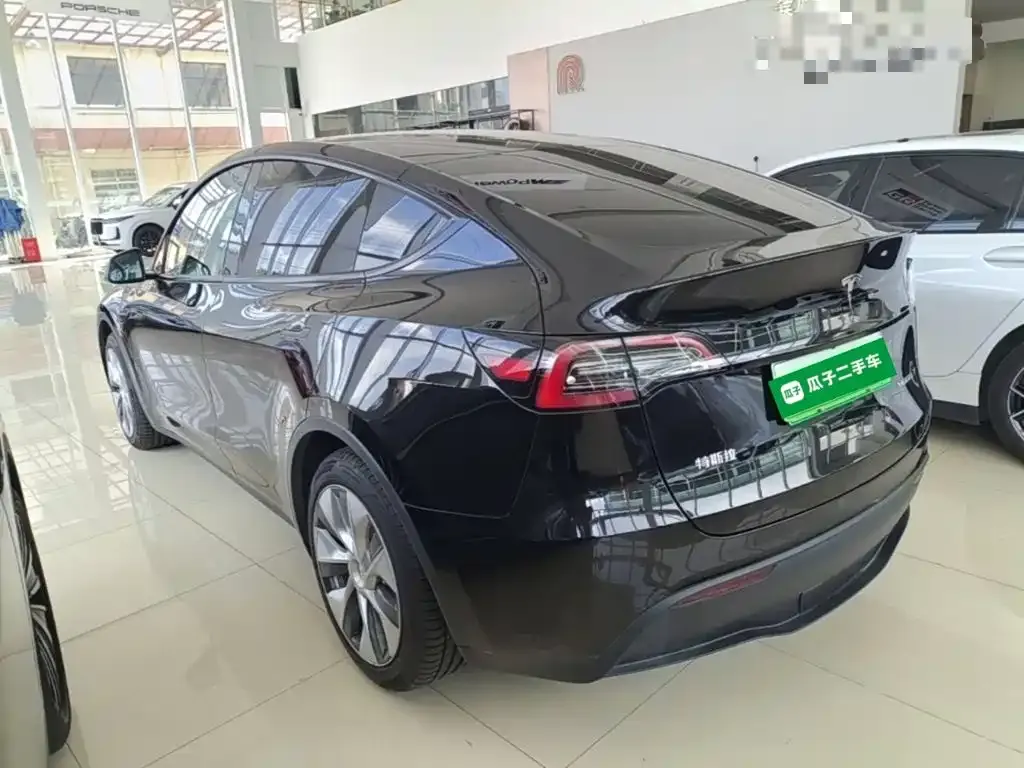 Tesla Model Y — фото 5