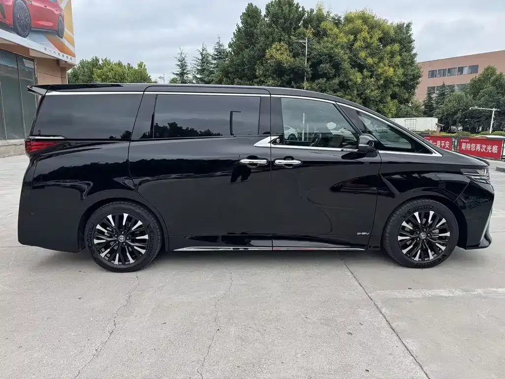 Toyota Alphard — фото 3