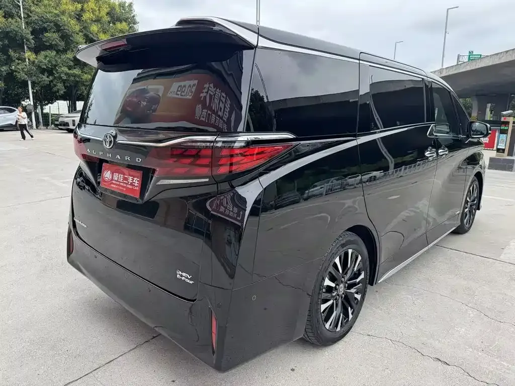 Toyota Alphard — фото 7