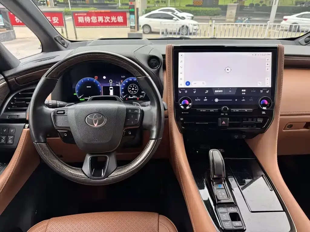 Toyota Alphard — фото 5