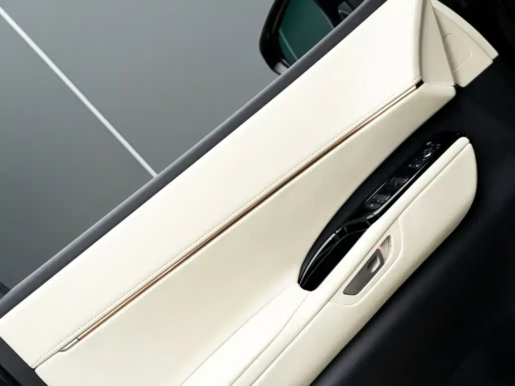 Lexus LM — фото 2