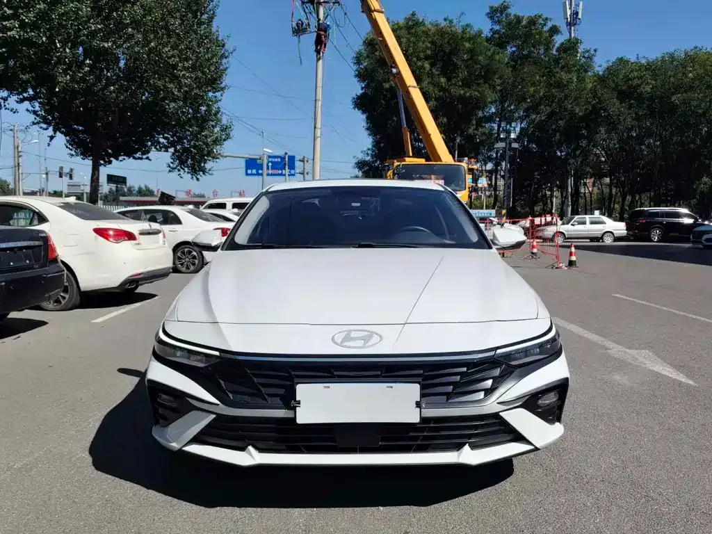 Hyundai Elantra — фото 7