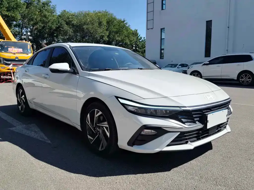 Hyundai Elantra — фото 4