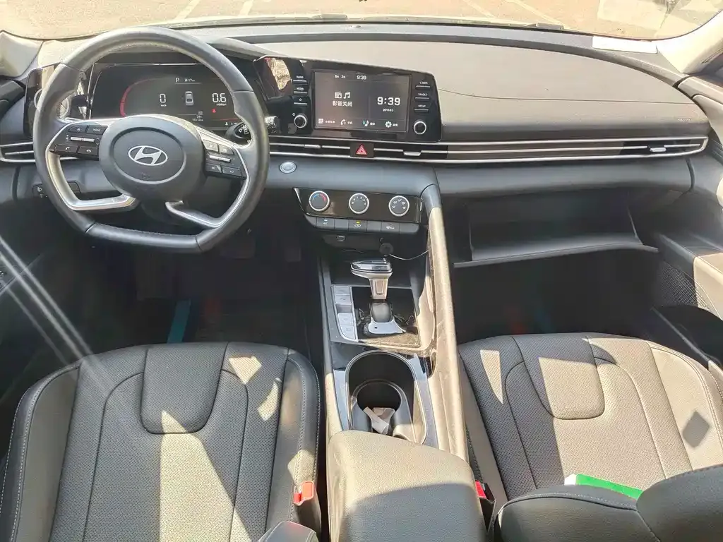 Hyundai Elantra — фото 2