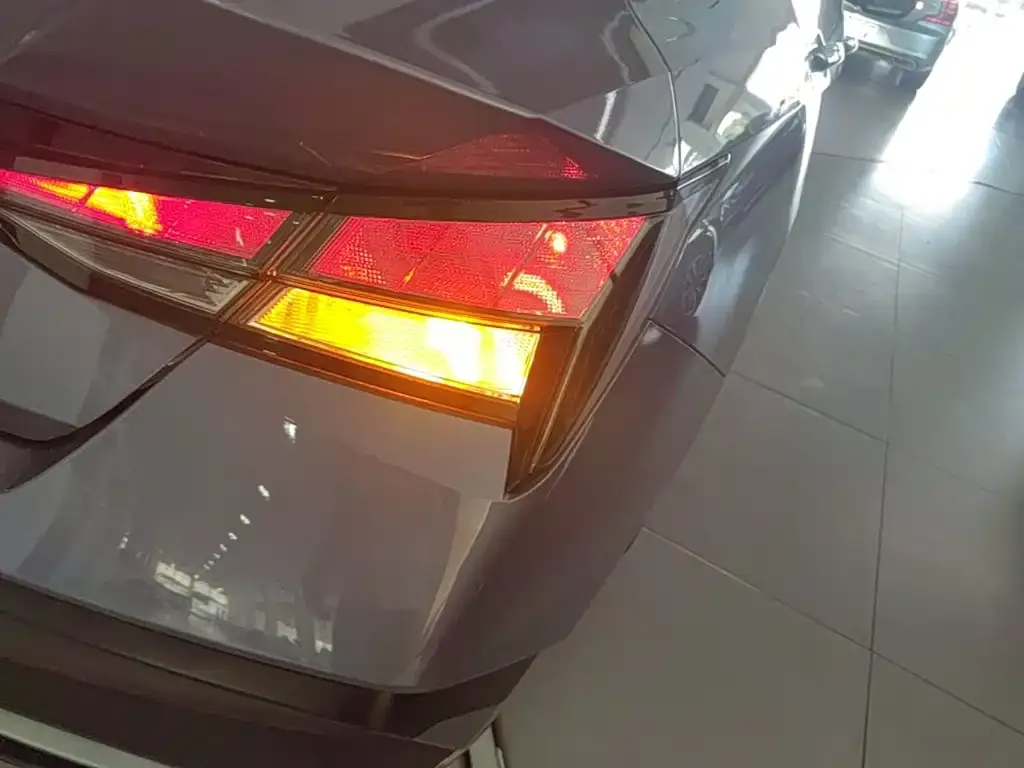 Hyundai Elantra — фото 4