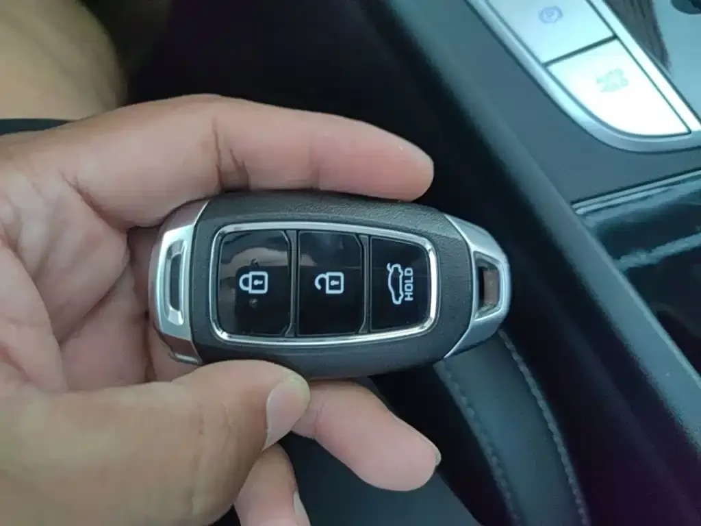 Hyundai Elantra — фото 7