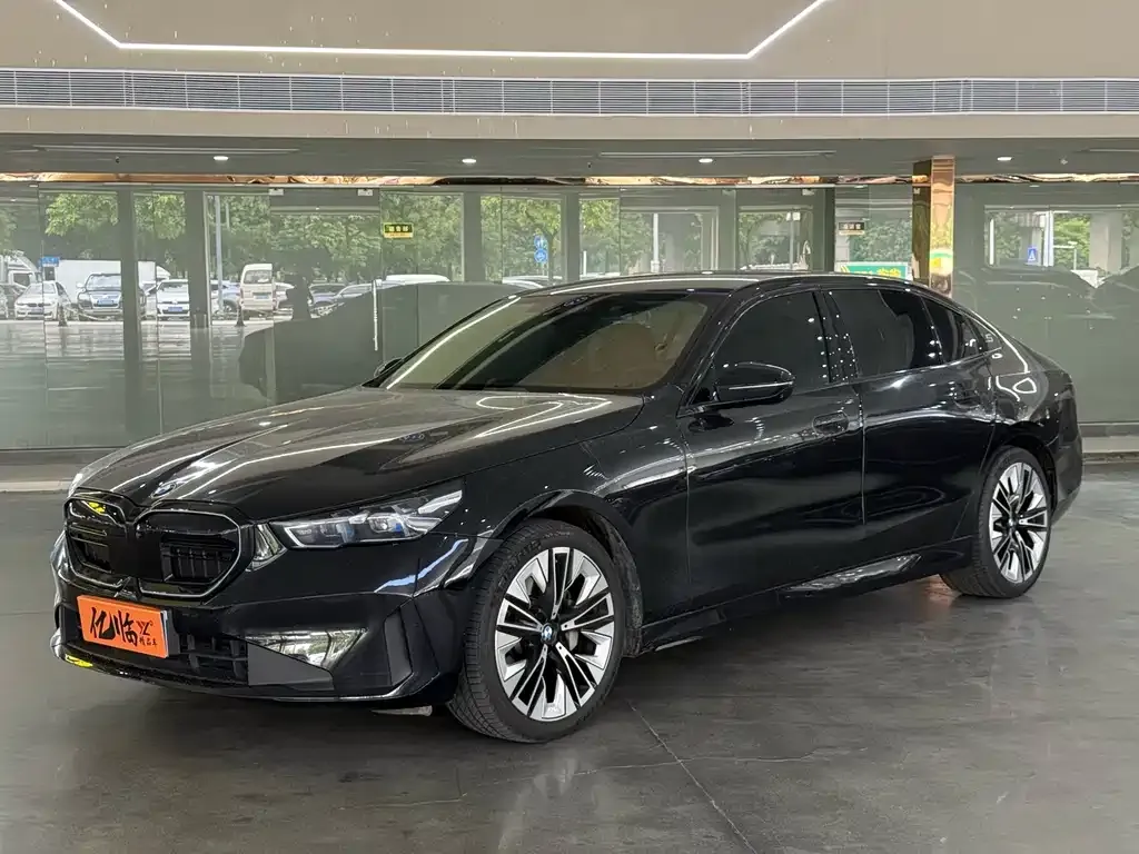 BMW 5 Series — фото 1
