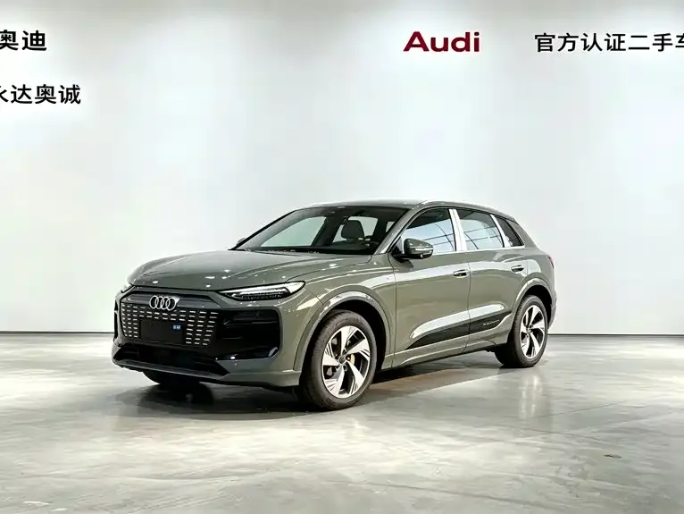 Audi Q6L e-tron — фото 1