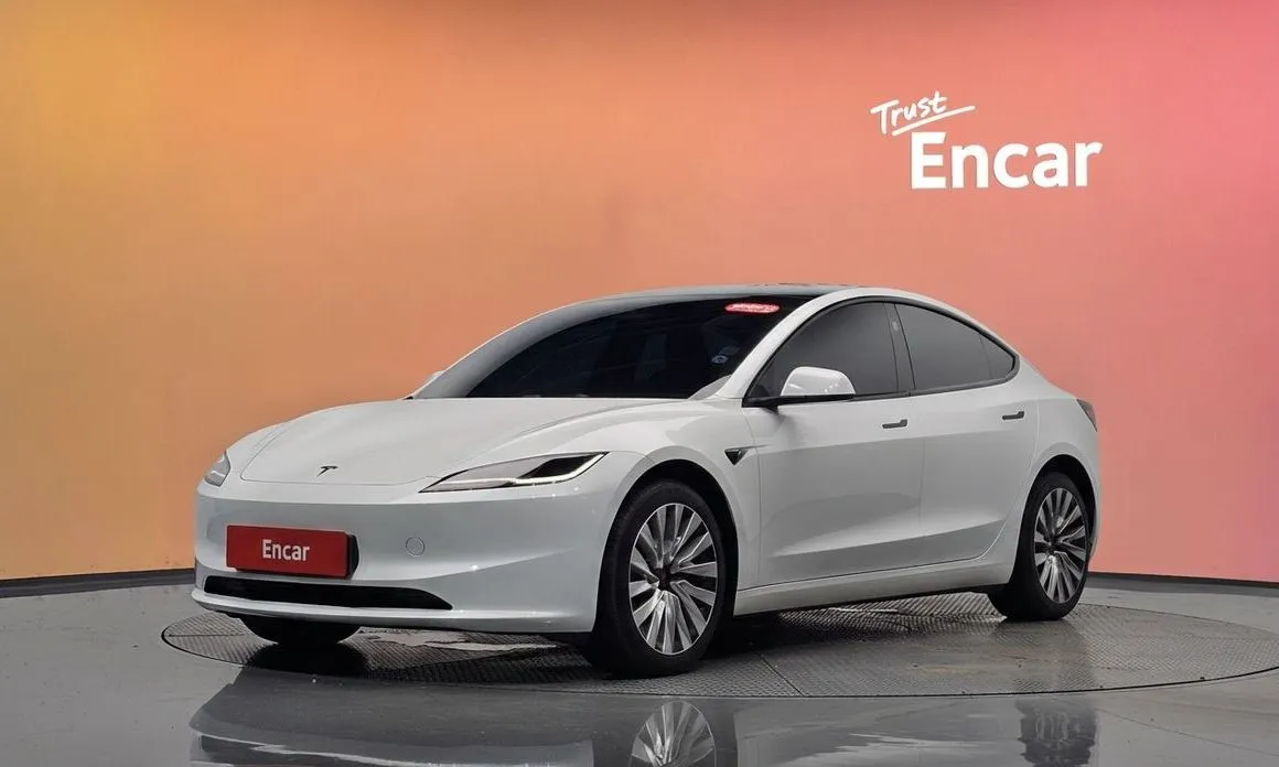 Tesla Model 3 — фото 1