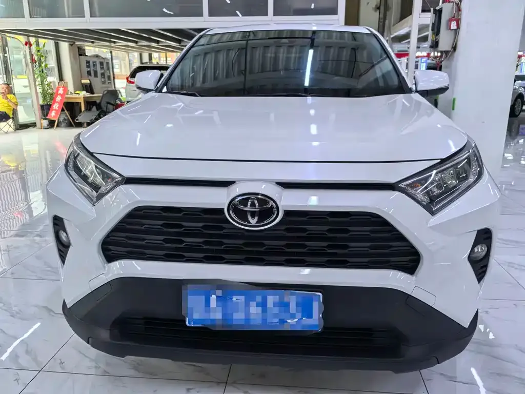 Toyota RAV4 — фото 9