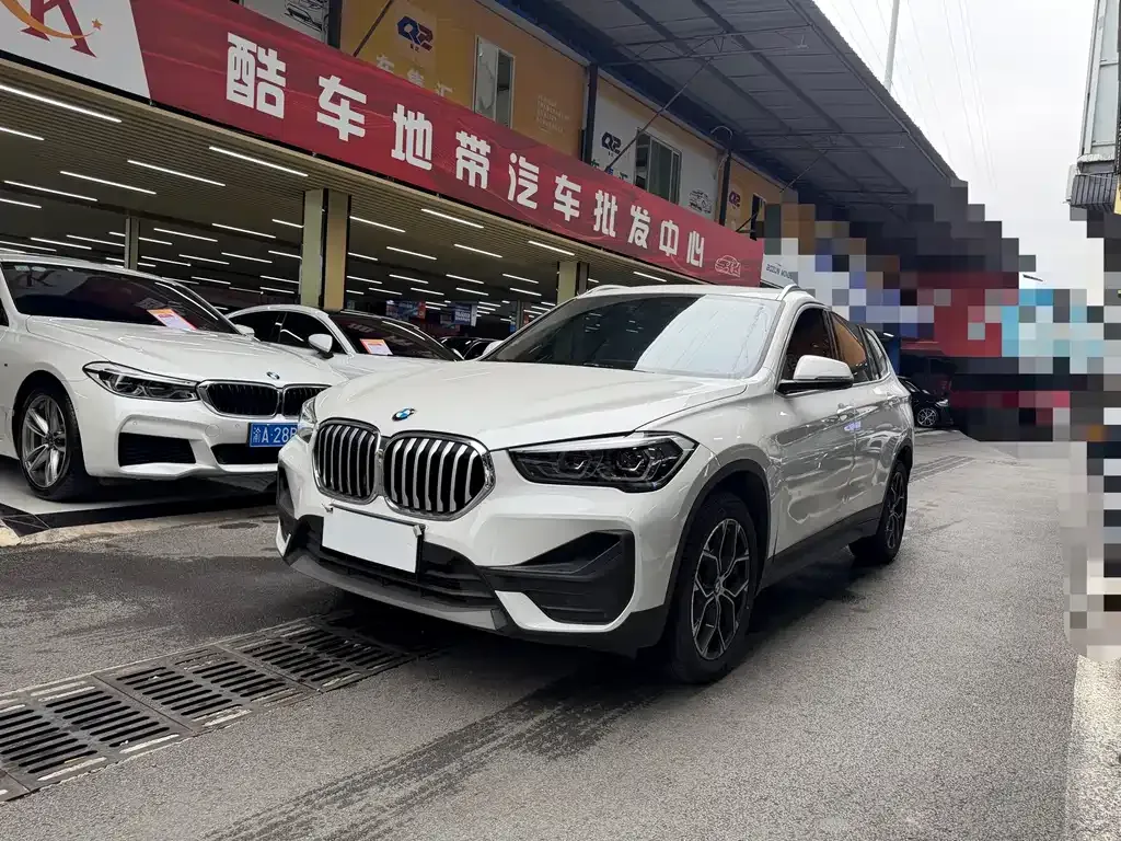 BMW X1 — фото 1