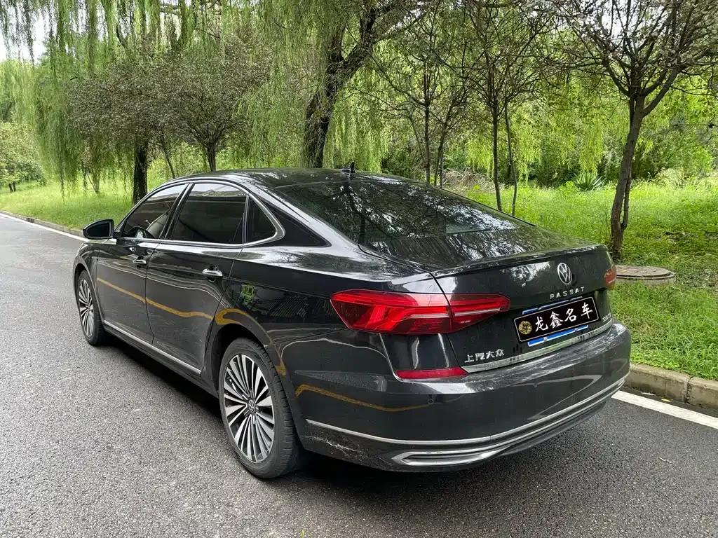 Volkswagen Passat — фото 8