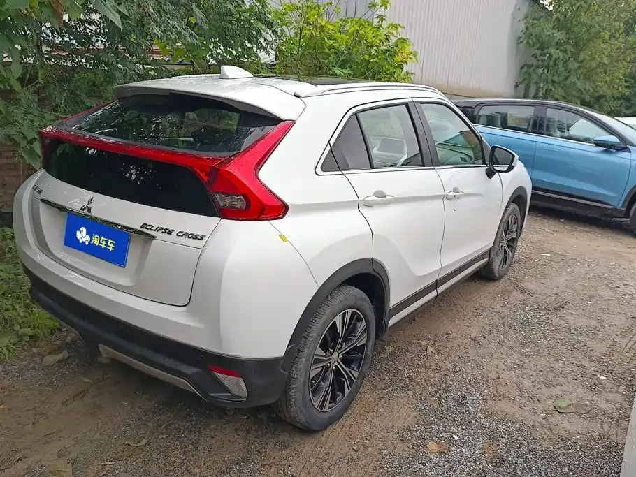 Mitsubishi Eclipse Cross — фото 9