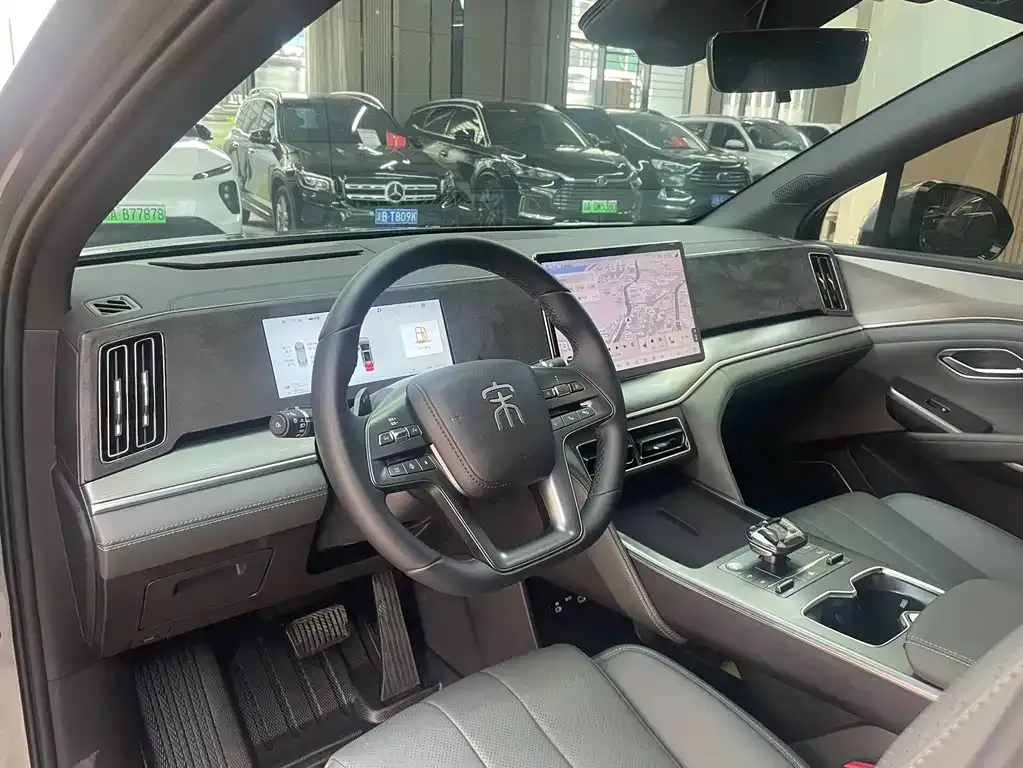 BYD L DM-i — фото 8