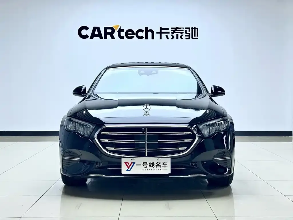 Mercedes-Benz E-Class — фото 1