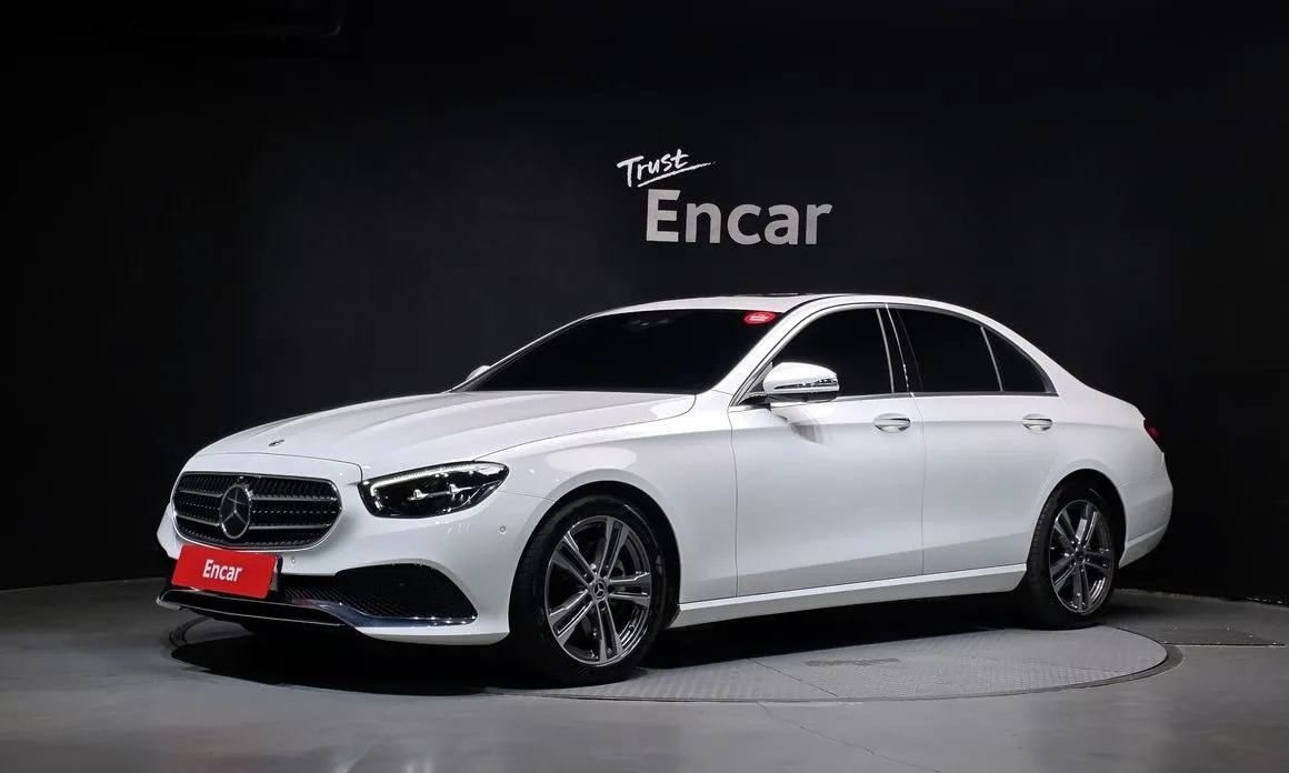 Mercedes-Benz E-Class — фото 1