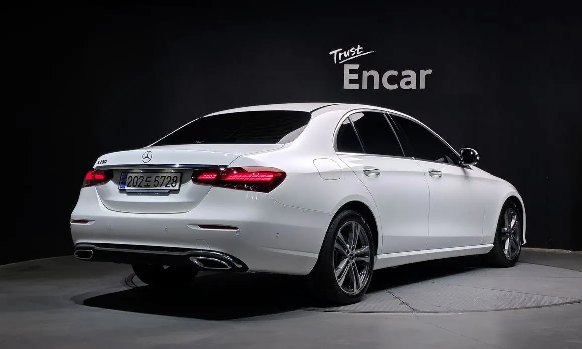 Mercedes-Benz E-Class — фото 6