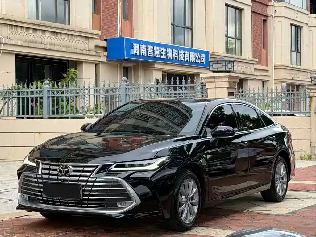 Toyota Avalon — фото 1