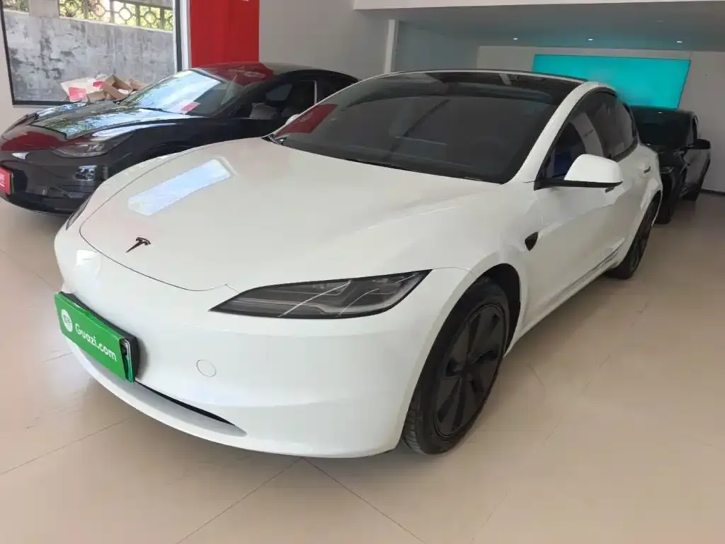 Tesla Model 3 — фото 1