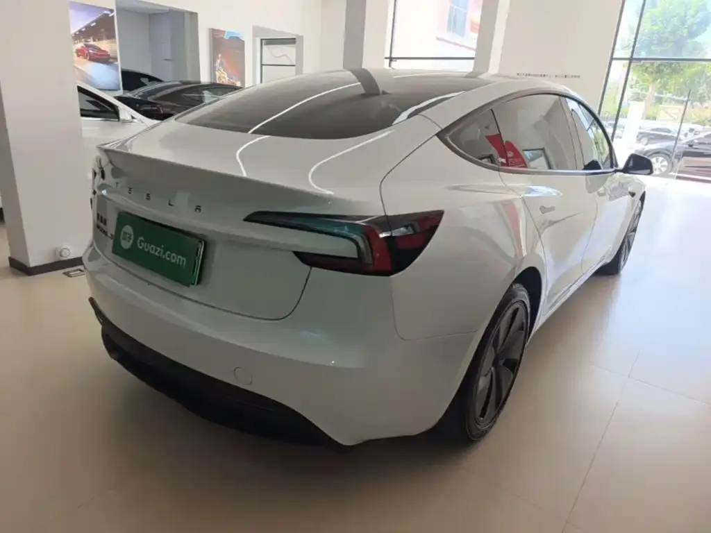 Tesla Model 3 — фото 3