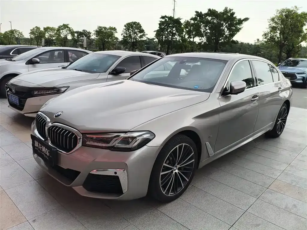 BMW 5 Series — фото 1