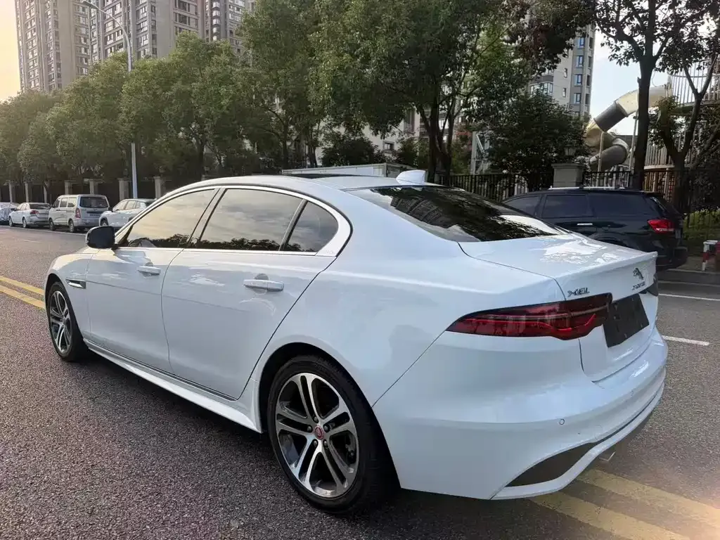 Jaguar XEL — фото 10