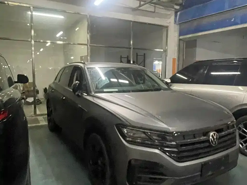 Volkswagen Touareg — фото 9