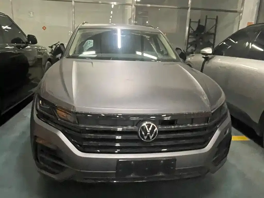Volkswagen Touareg — фото 7