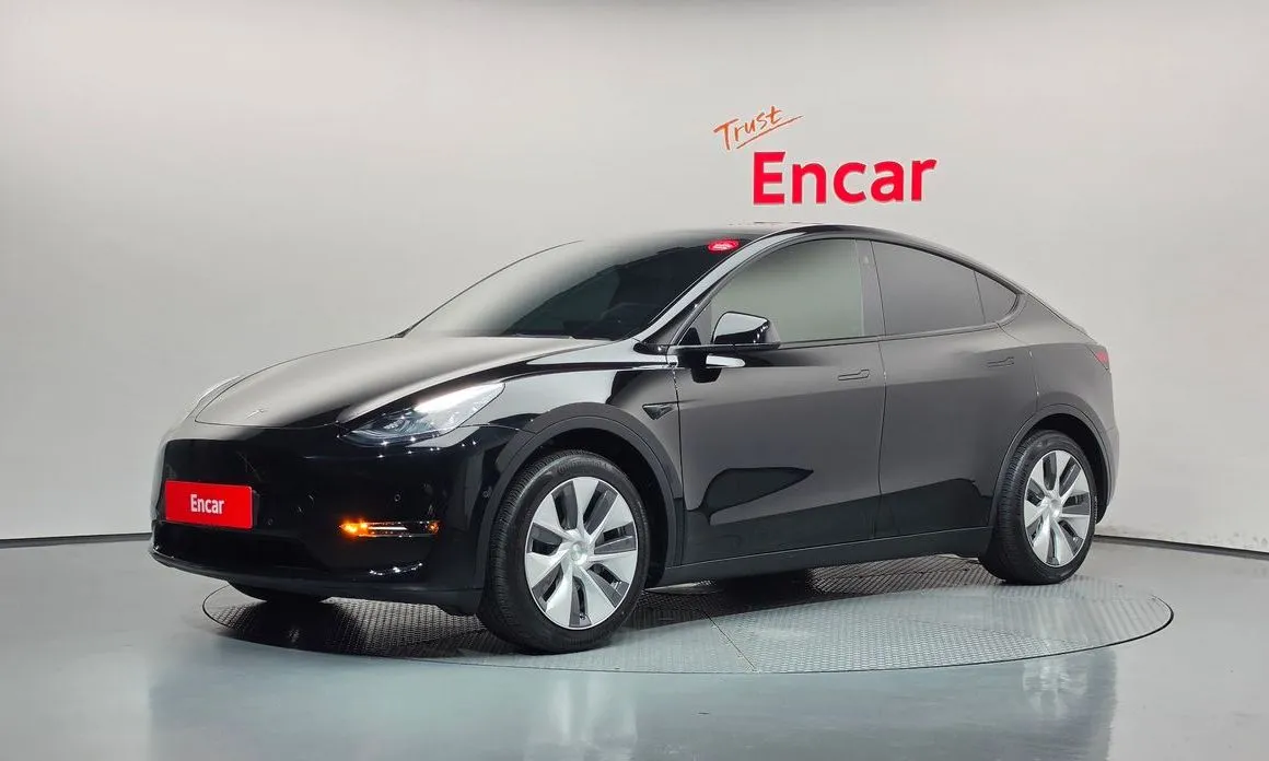 Tesla Model Y — фото 1