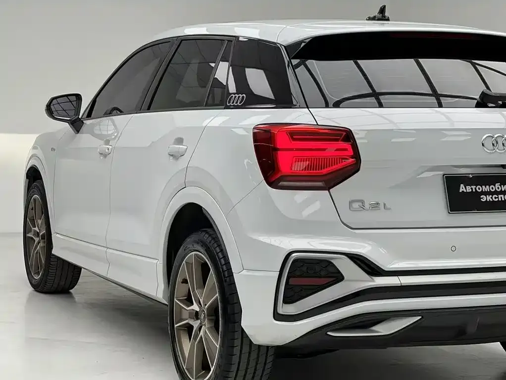Audi Q2L — фото 8