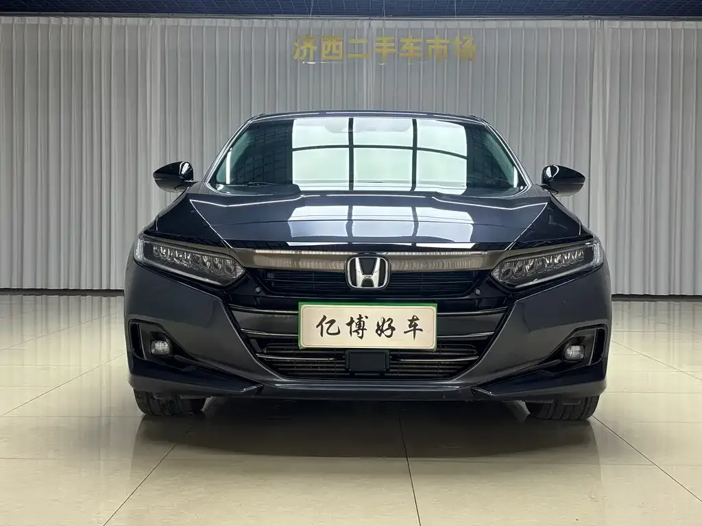Honda Accord — фото 1