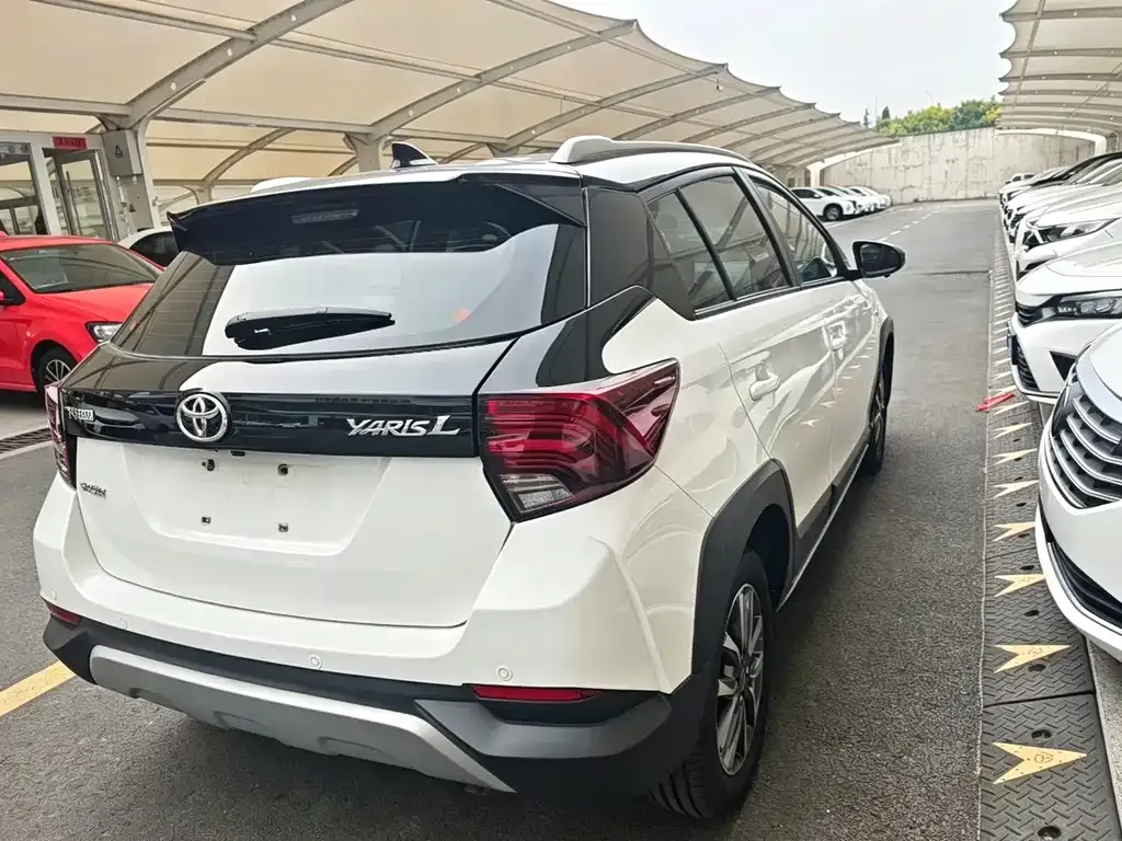 Toyota Yaris L — фото 6