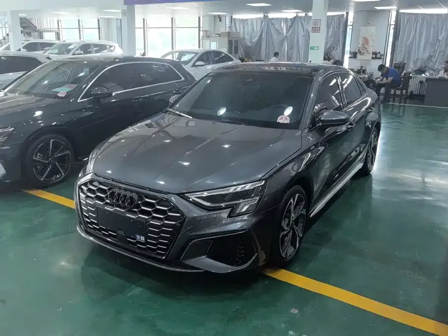 Audi A3 — фото 1