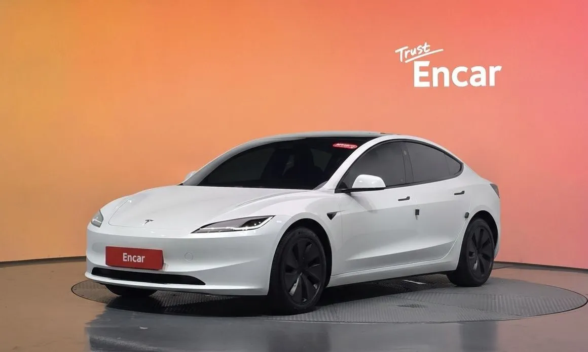Tesla Model 3 — фото 1