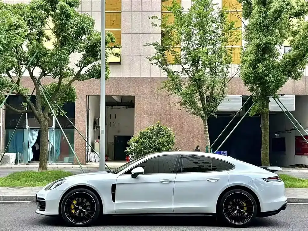 Porsche Panamera — фото 10