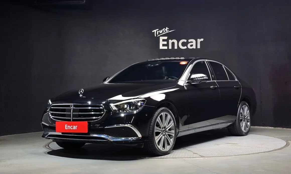 Mercedes-Benz E-Class — фото 1