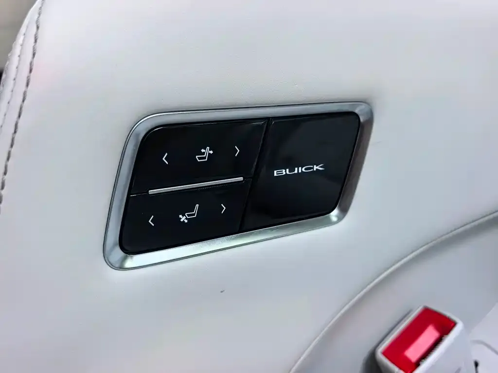 Buick GL8 Hybrid — фото 5