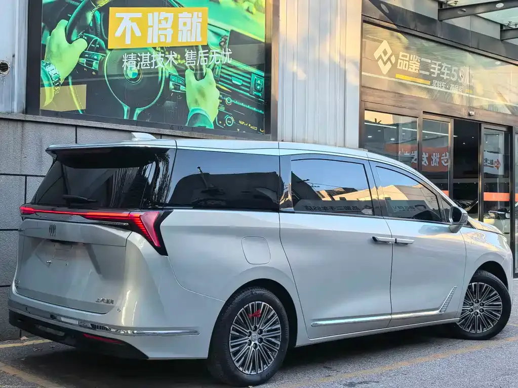 Buick GL8 Hybrid — фото 10