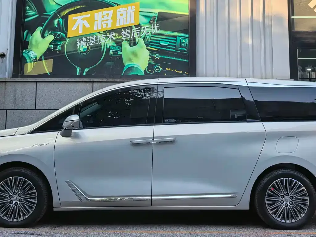 Buick GL8 Hybrid — фото 2