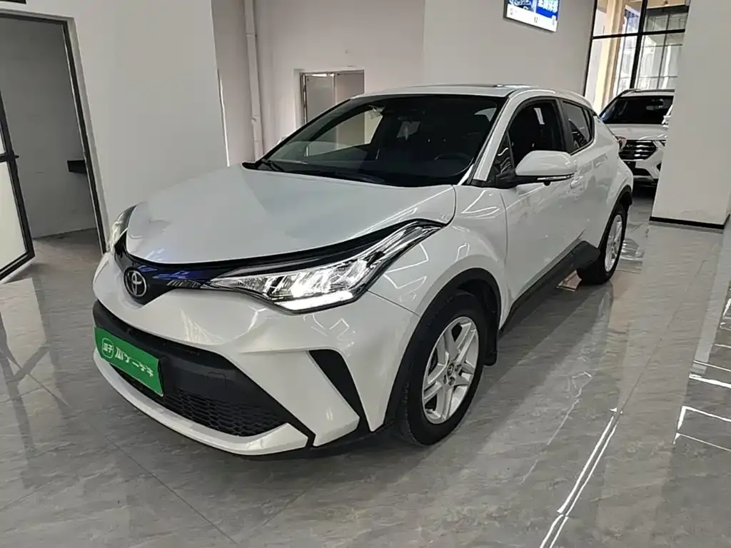 Toyota C-HR — фото 1