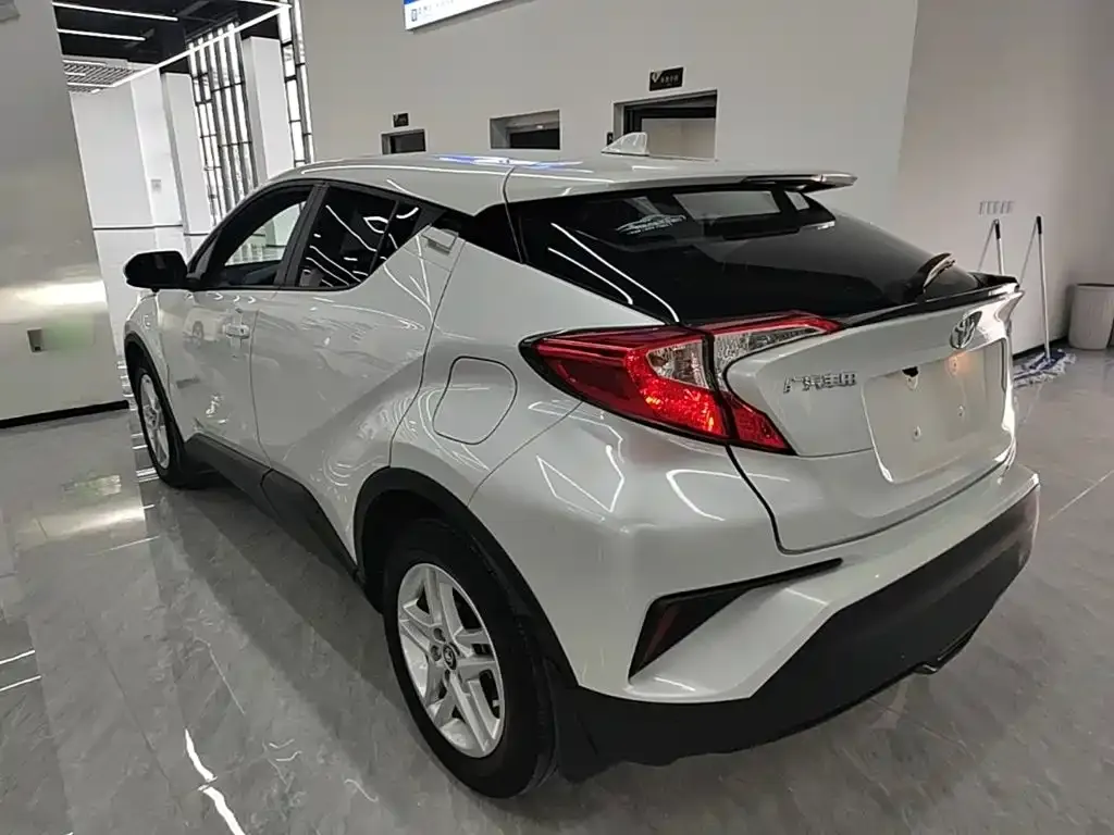 Toyota C-HR — фото 7