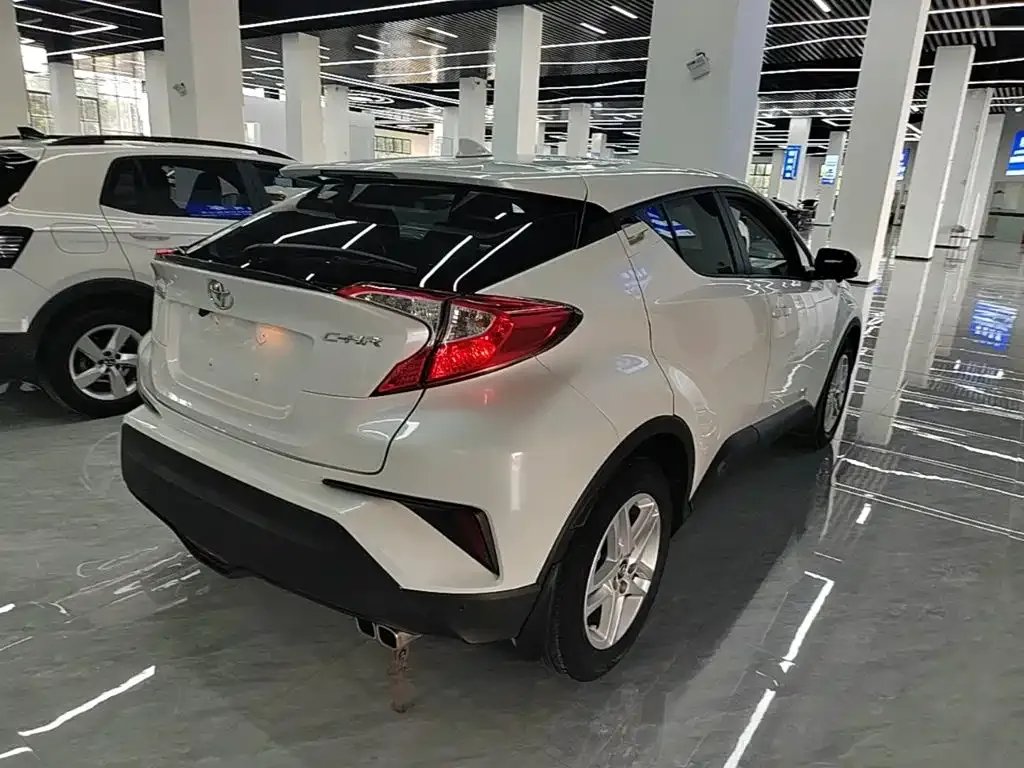 Toyota C-HR — фото 10
