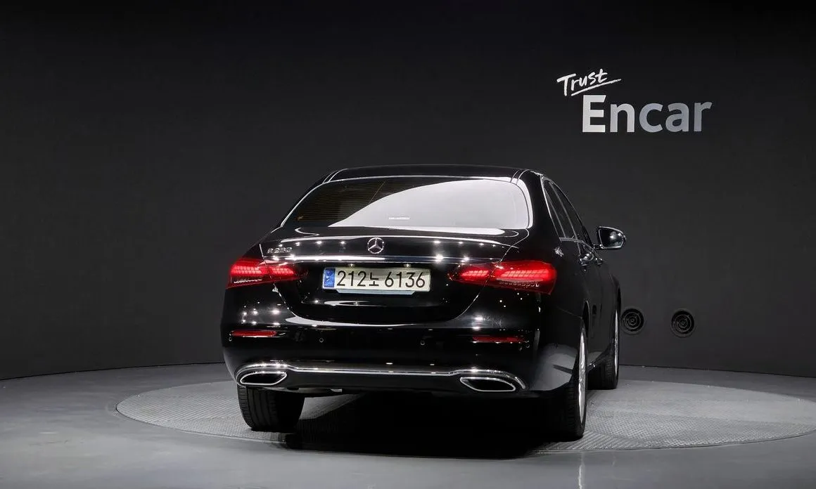Mercedes-Benz E-Class — фото 2