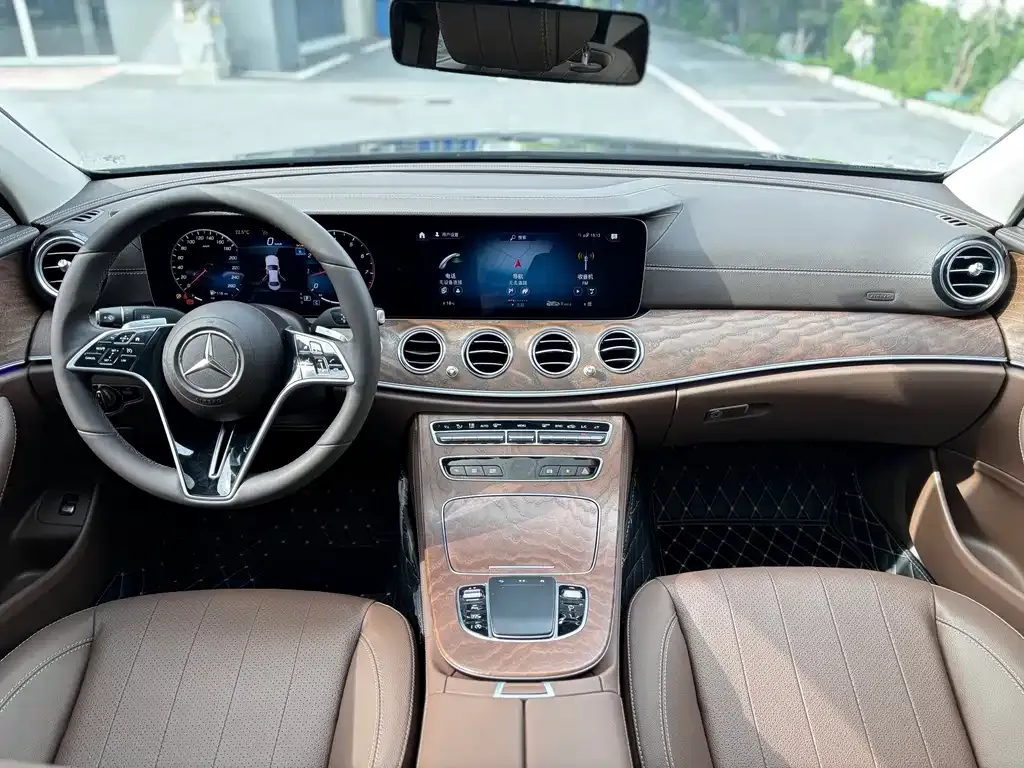 Mercedes-Benz E-Class — фото 3