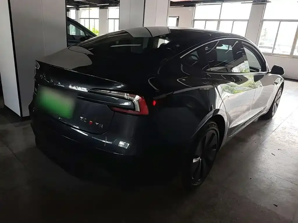 Tesla Model 3 — фото 8