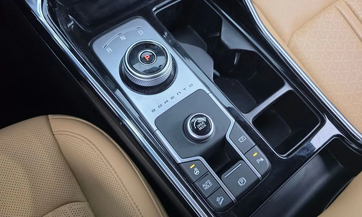 Kia Sorento — фото 6