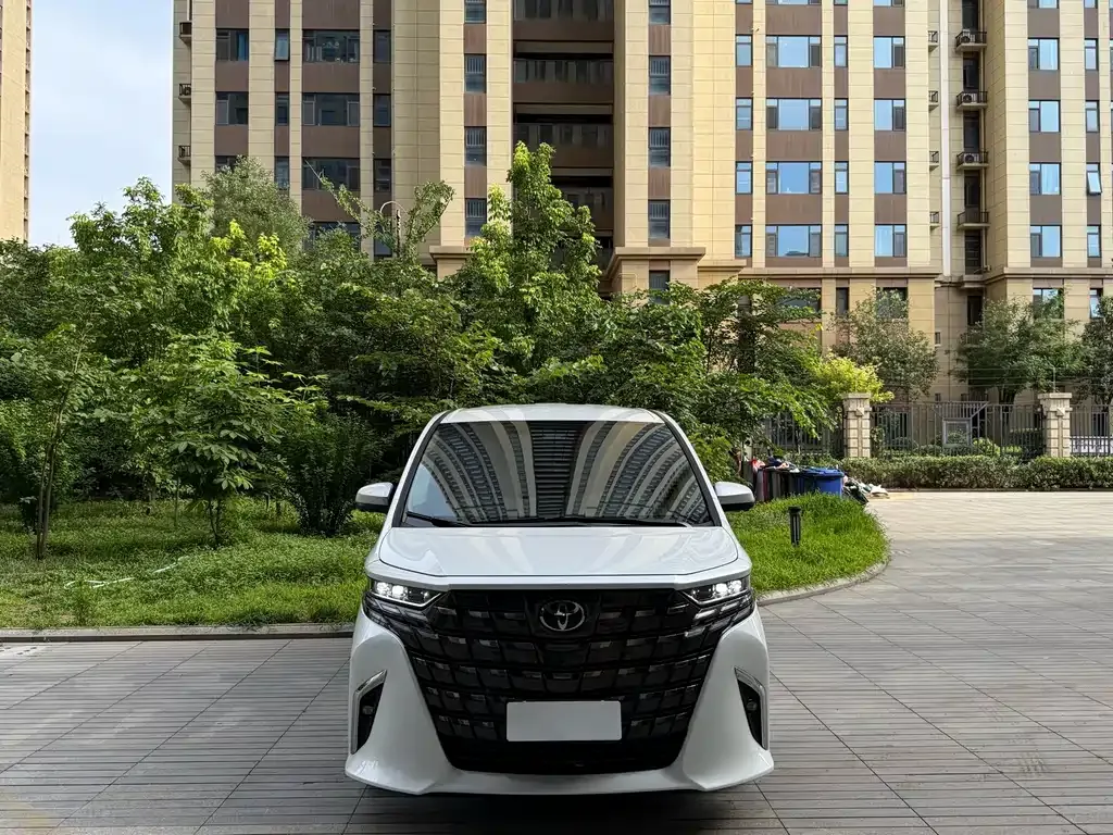Toyota Alphard — фото 9
