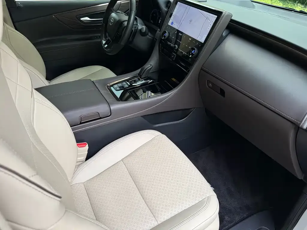 Toyota Alphard — фото 5